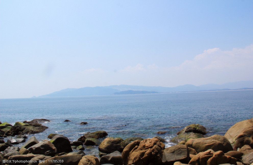 关键词:远眺大海 远眺 蓝天 大海 蓝色 白云 礁石 风景旅游 国内旅游