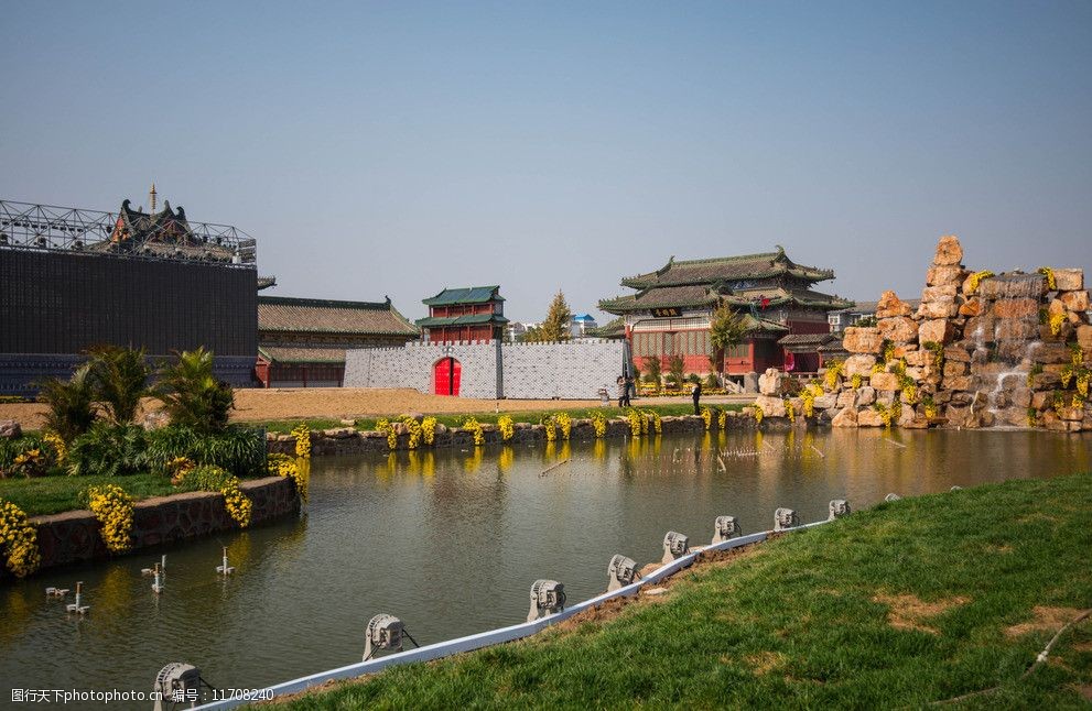 关键词:天波杨府 开封 河南 蓝天 绿水 杨家湖畔 园林楼阁 古建筑