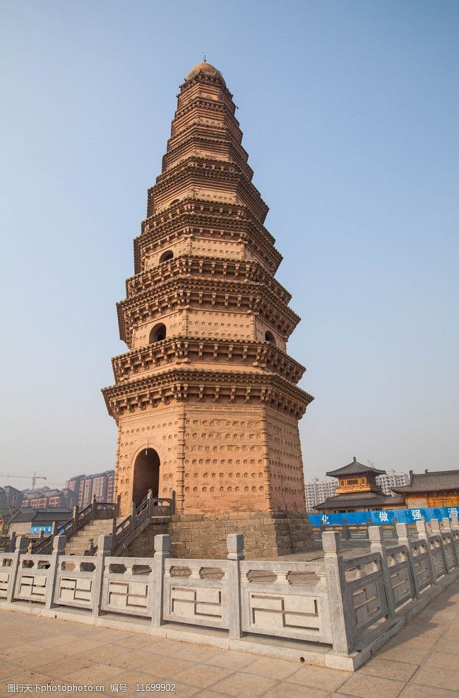 关键词:明福寺塔 滑县 千佛塔 河南 古建筑 建筑摄影 旅游 摄影 蓝天