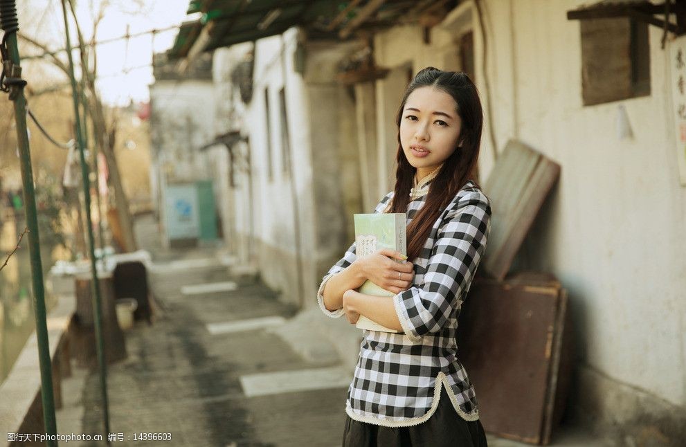 关键词:平江路 美女 苏州 写真 江南 学生 古镇 人物摄影 人物图库