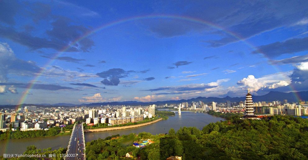 江西赣州市雨后全景图片