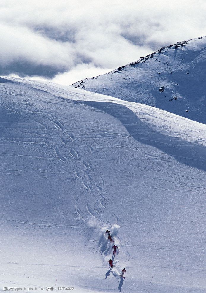 高山滑雪图片