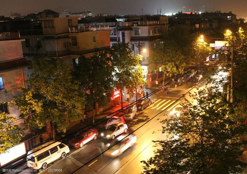 关键词:街道夜景 树木 街道 灯光 小区 路灯 建筑景观 自然景观 摄影