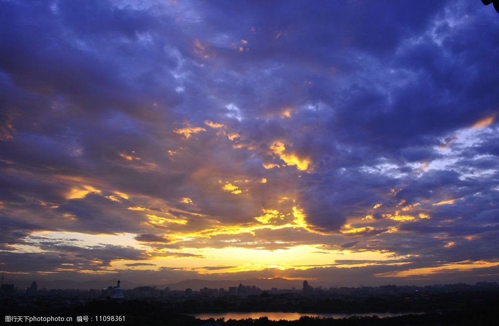 关键词:北京夕阳 景山 夕阳 北京 天空 湖水 壁纸 高清 自然风景 自然