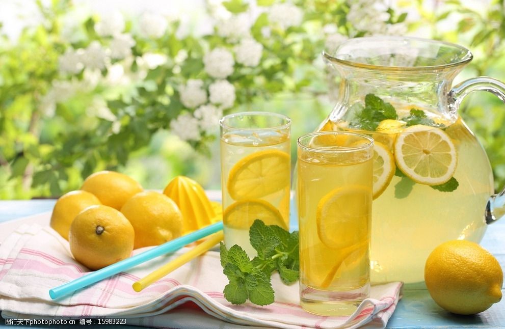 天然果汁饮料柠檬汁图片