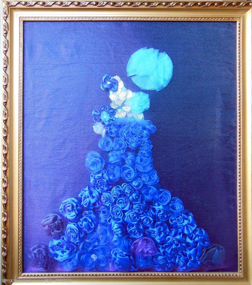 关键词:纱裙画 蓝色 玻璃纱 裙子 挂画 美术绘画 文化艺术 摄影 300