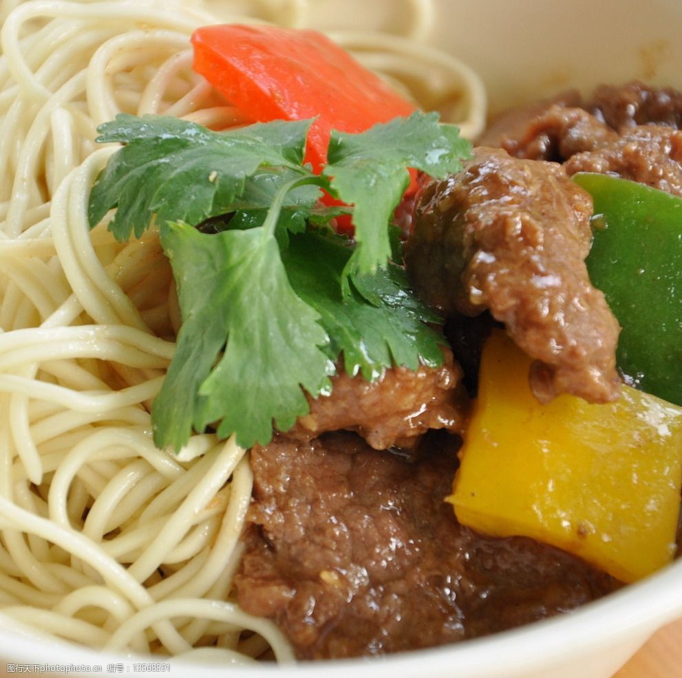 沙茶牛肉拌面图片