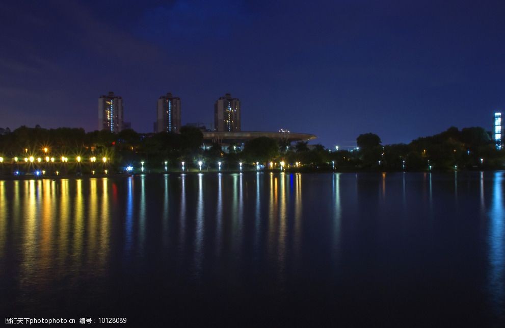 关键词:中海某花园 夜景 千灯湖 宁静 灯光 美好 灯湖小夜 建筑景观