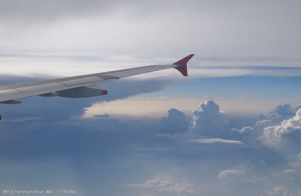 飞机高空云层图片