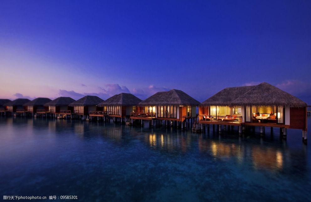马尔代夫水上木屋夜景图片图片-图行天下图库