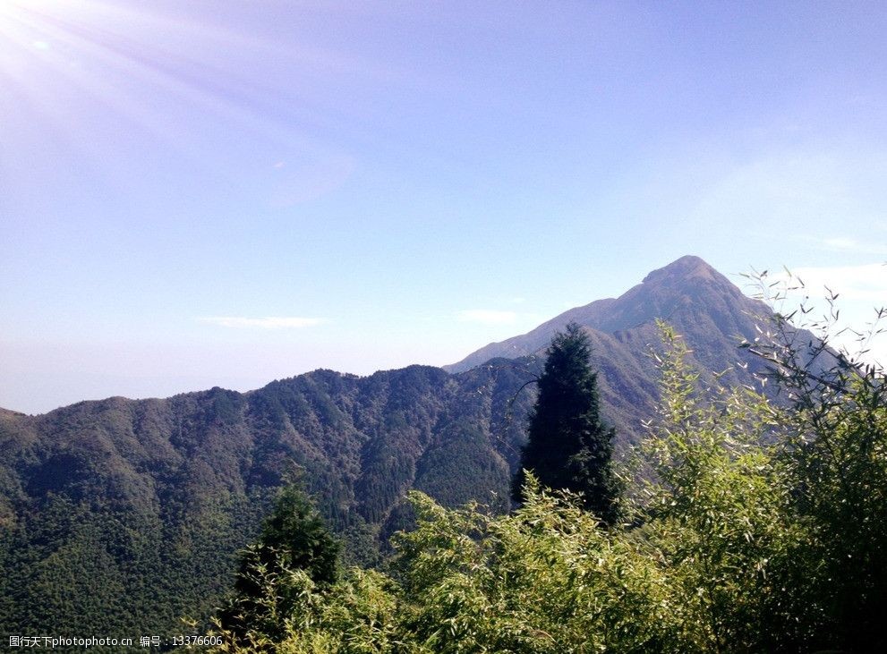 山脉阳光图片