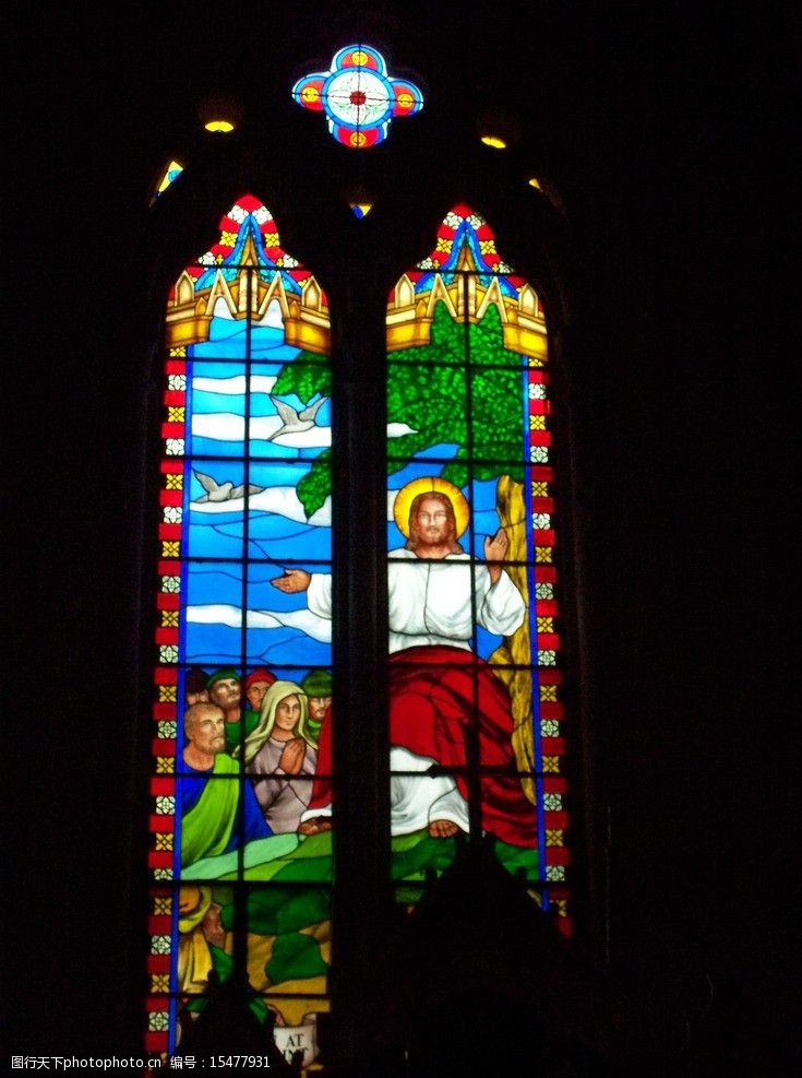 教堂彩玻璃窗画图片