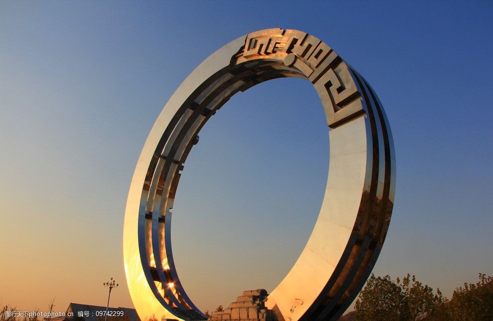 关键词:白佛山 圆环 历史 悠久 广场 雕塑 建筑园林 摄影 72dpi jpg