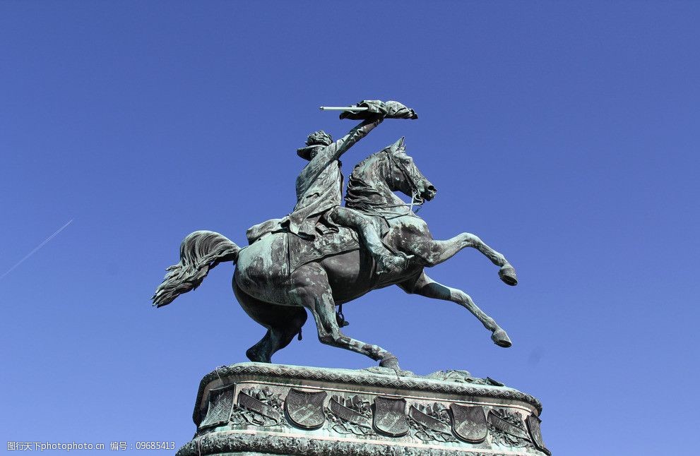英雄广场卡尔大公雕像图片