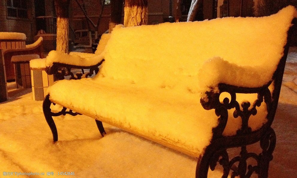 雪的座椅图片