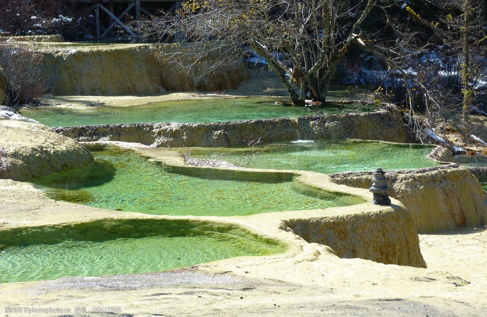 关键词:黄龙迎宾池 黄龙 5a级景区 钙华地貌 碳酸钙沉淀 绿水 迎宾池