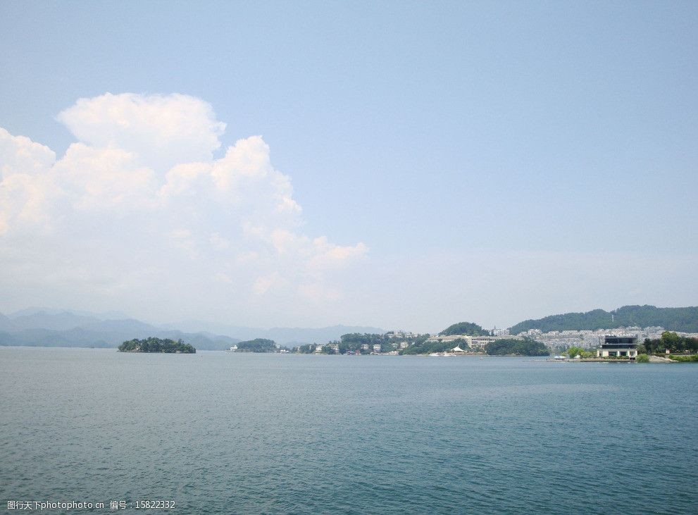 關鍵詞:山水風景 遠山 山巒 千島湖 湖水 碧波 藍天白雲 自然 自然