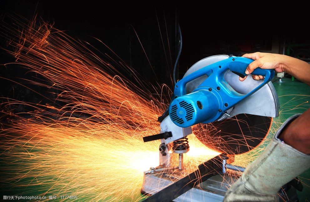 电锯切割火花图片