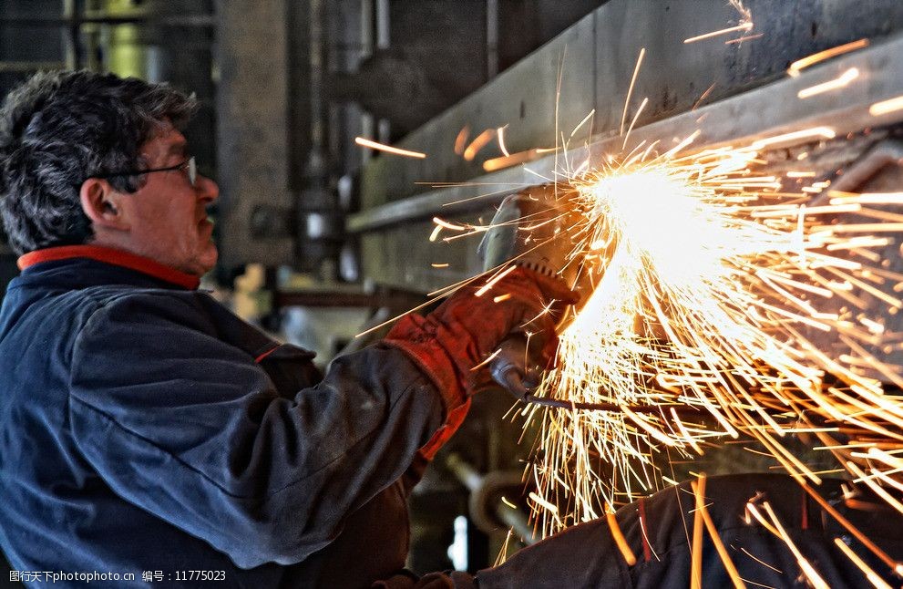 电锯切割火花图片