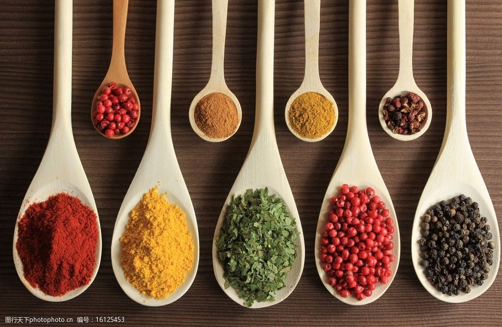 小勺香料调味品调图片
