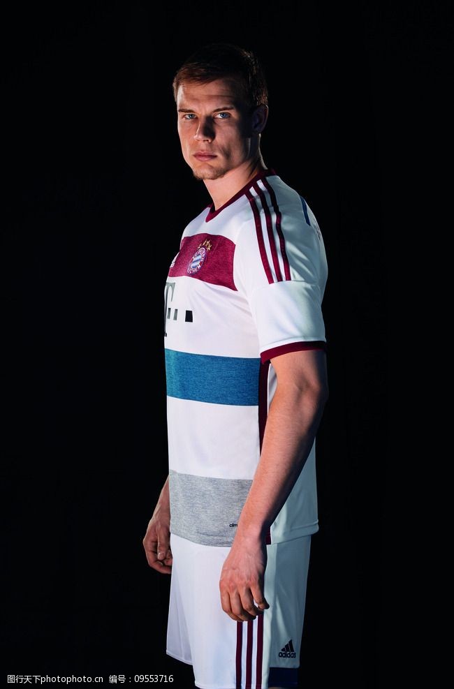 足球俱乐部队服广告图片