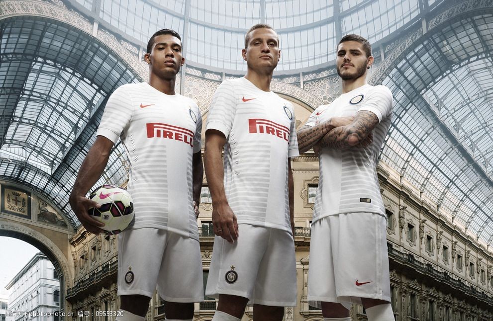 足球俱乐部队服广告图片